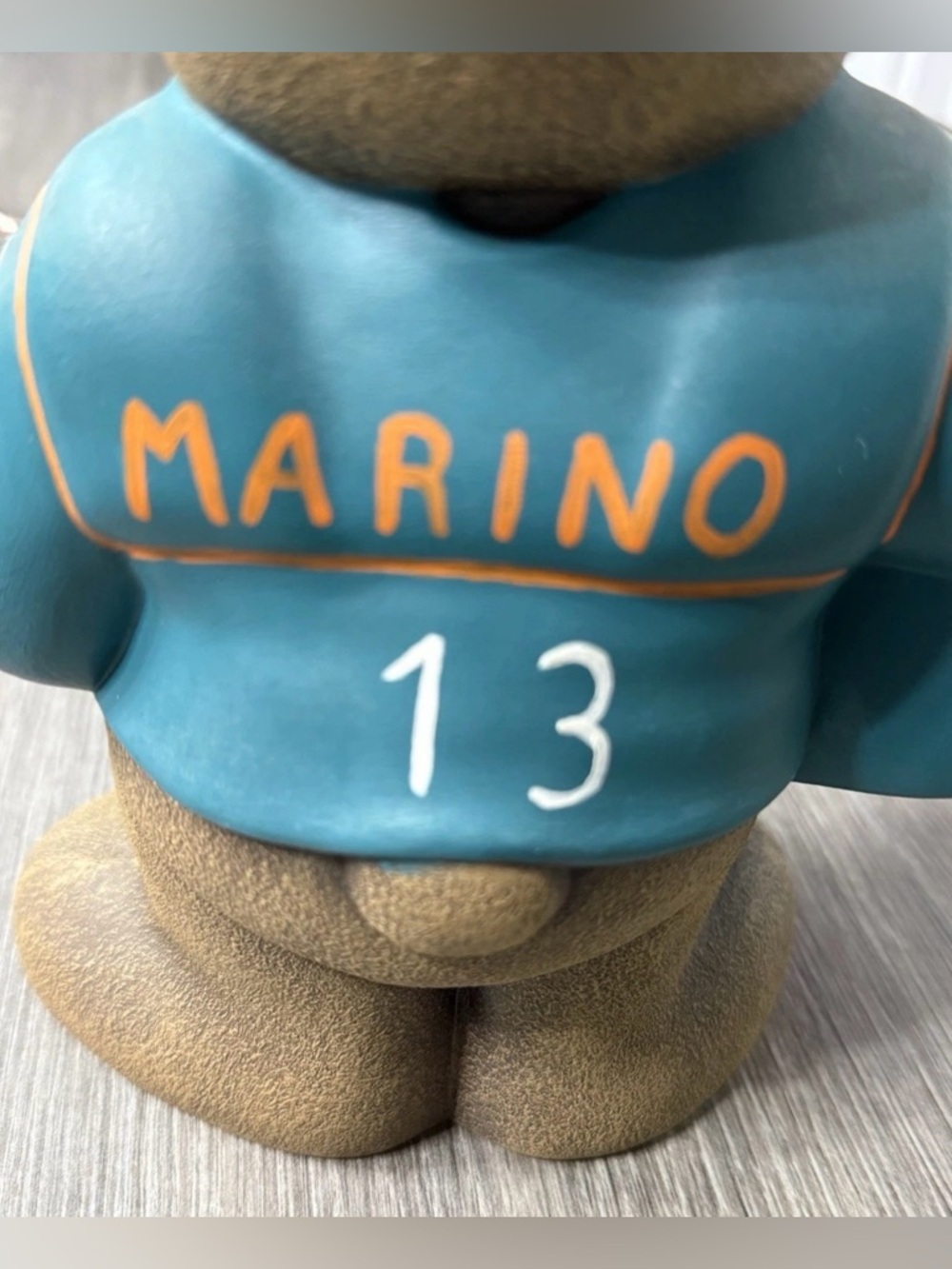 Miami Dolphins Hand Painted Ceramic Bear With Football/hemlet Dan Marino NFL
#13 - Picture 4 of 11